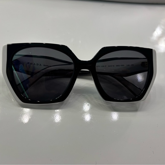 PRADA sunglasses - Picture 2 of 4